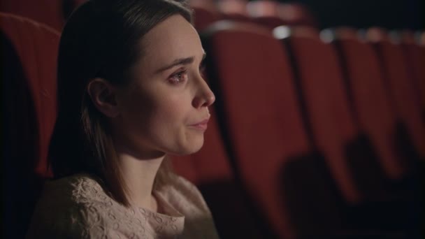 Les personnes qui pleurent durant un film sont les plus fortes de&nbsp;tous