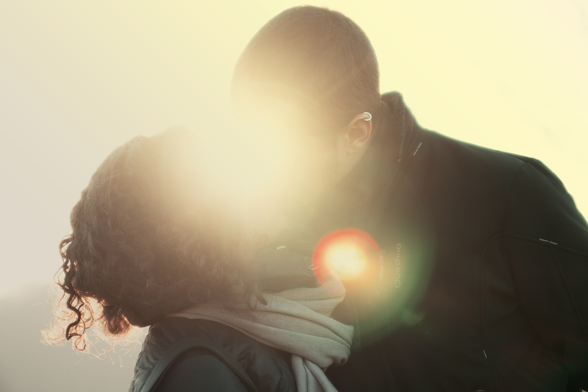 Pourquoi nous sommes plus sensibles aux choses négatives. Le ratio magique pour être heureux.